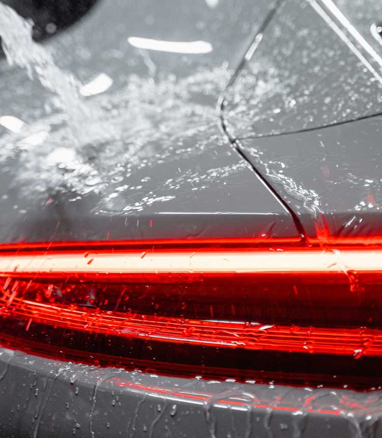 Close-up wasproducten. Auto wassen in Wijchen